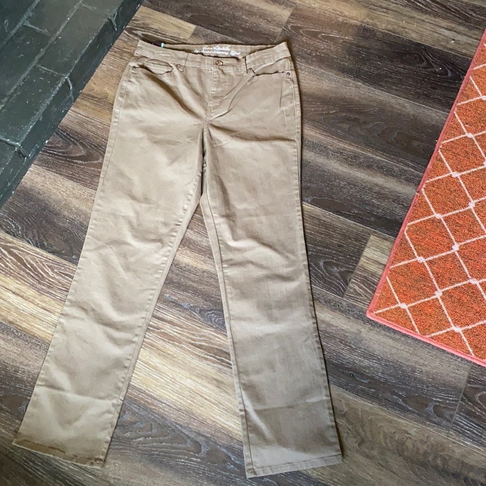 Gloria Vanderbilt rail straight khaki  Pants
